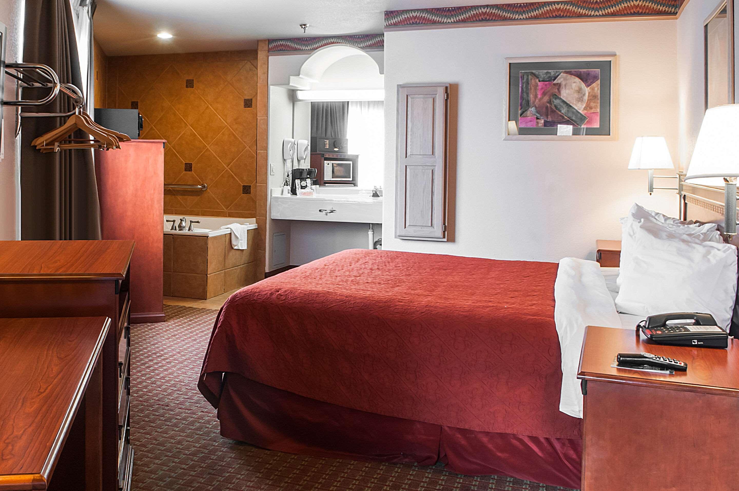 Quality Inn & Suites Las Cruces - University Area ภายนอก รูปภาพ