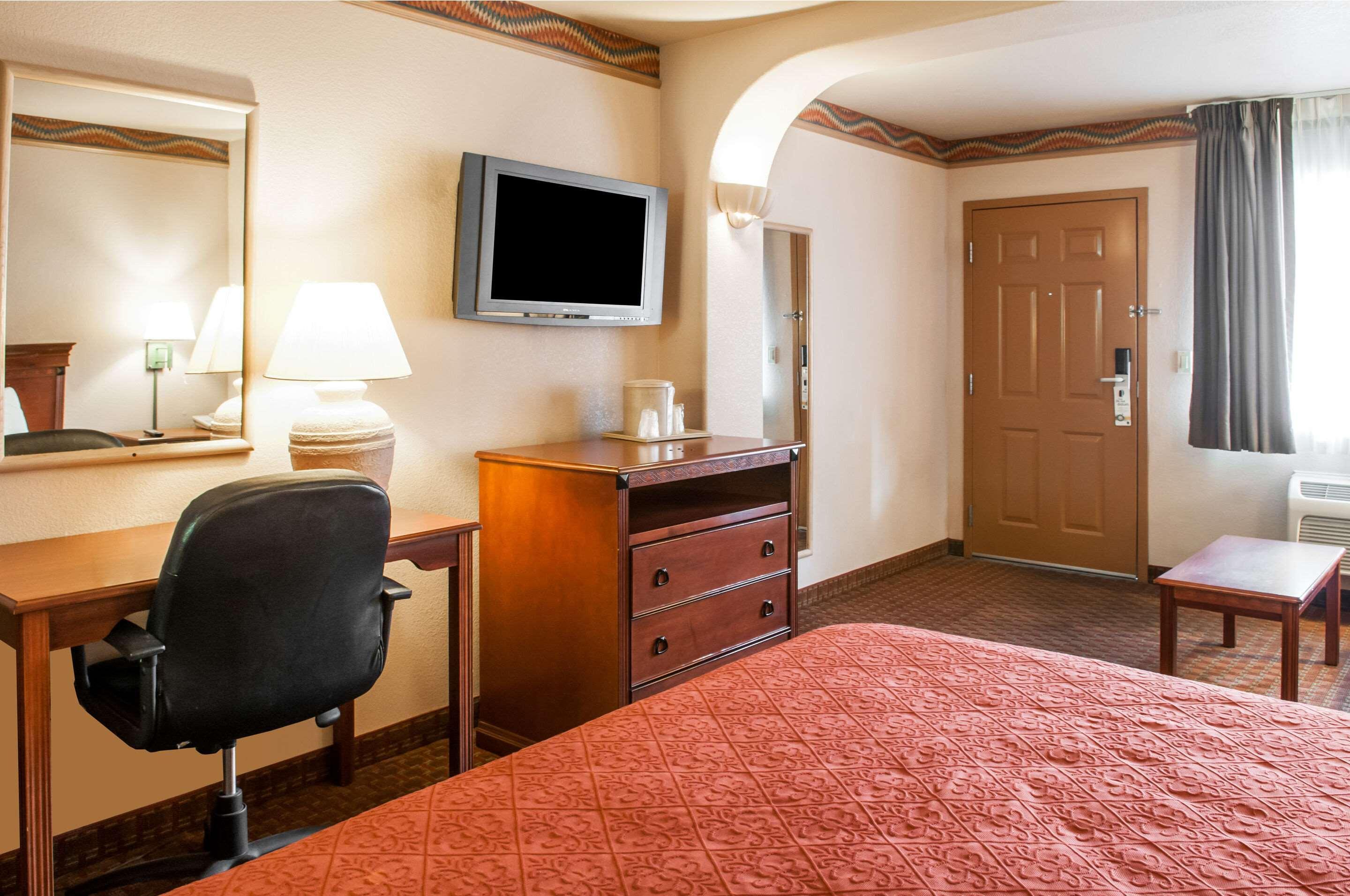 Quality Inn & Suites Las Cruces - University Area ภายนอก รูปภาพ