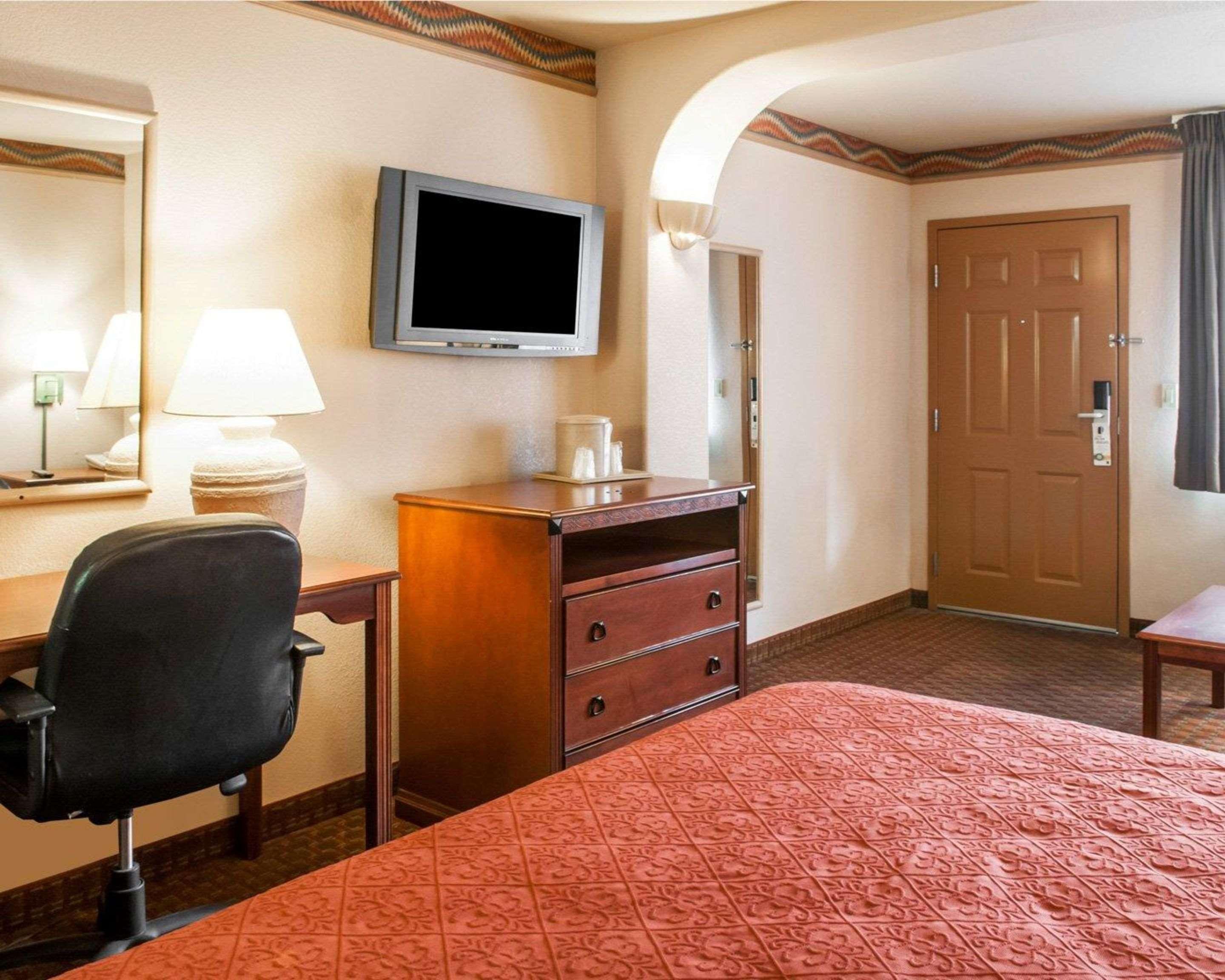 Quality Inn & Suites Las Cruces - University Area ภายนอก รูปภาพ