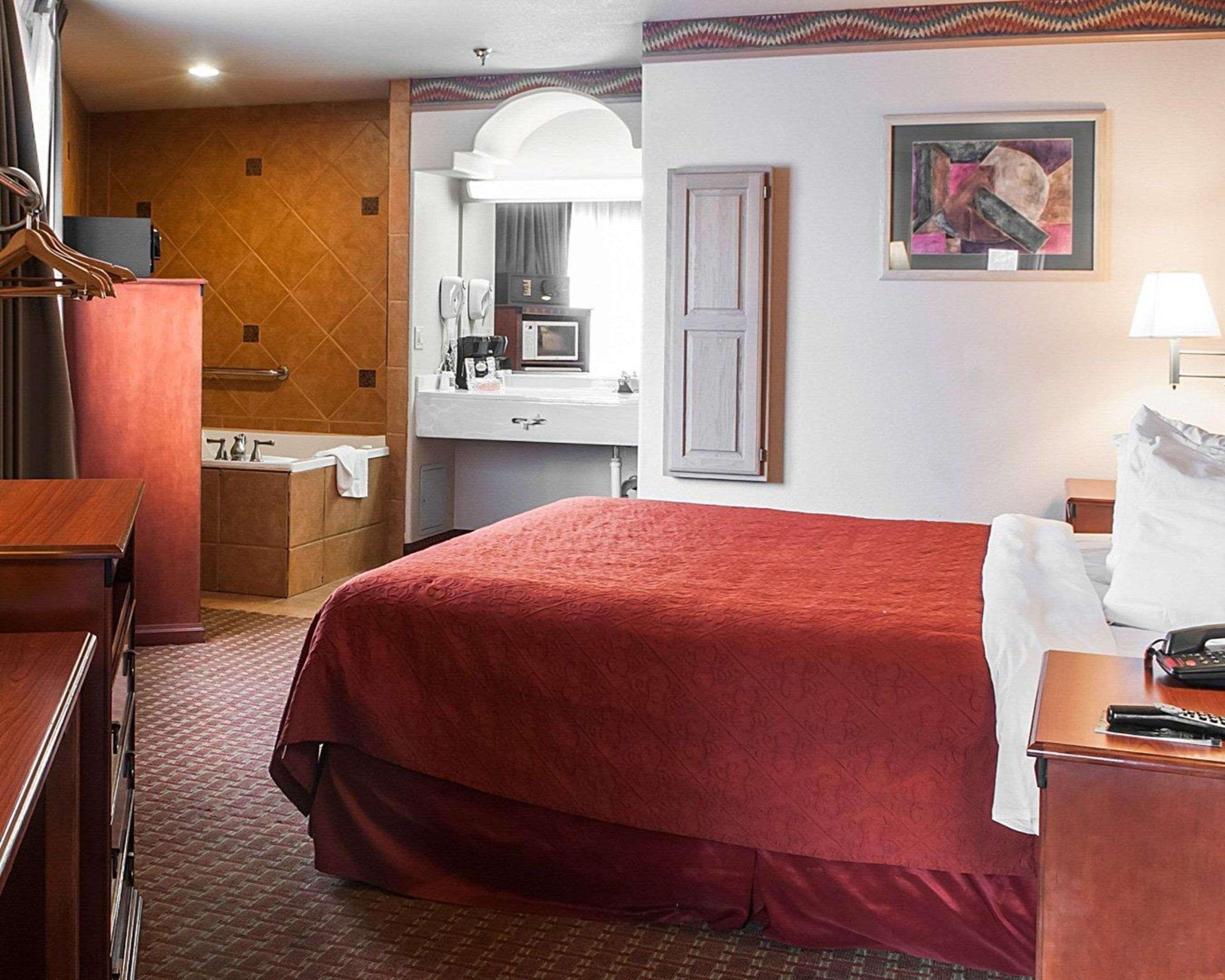 Quality Inn & Suites Las Cruces - University Area ภายนอก รูปภาพ